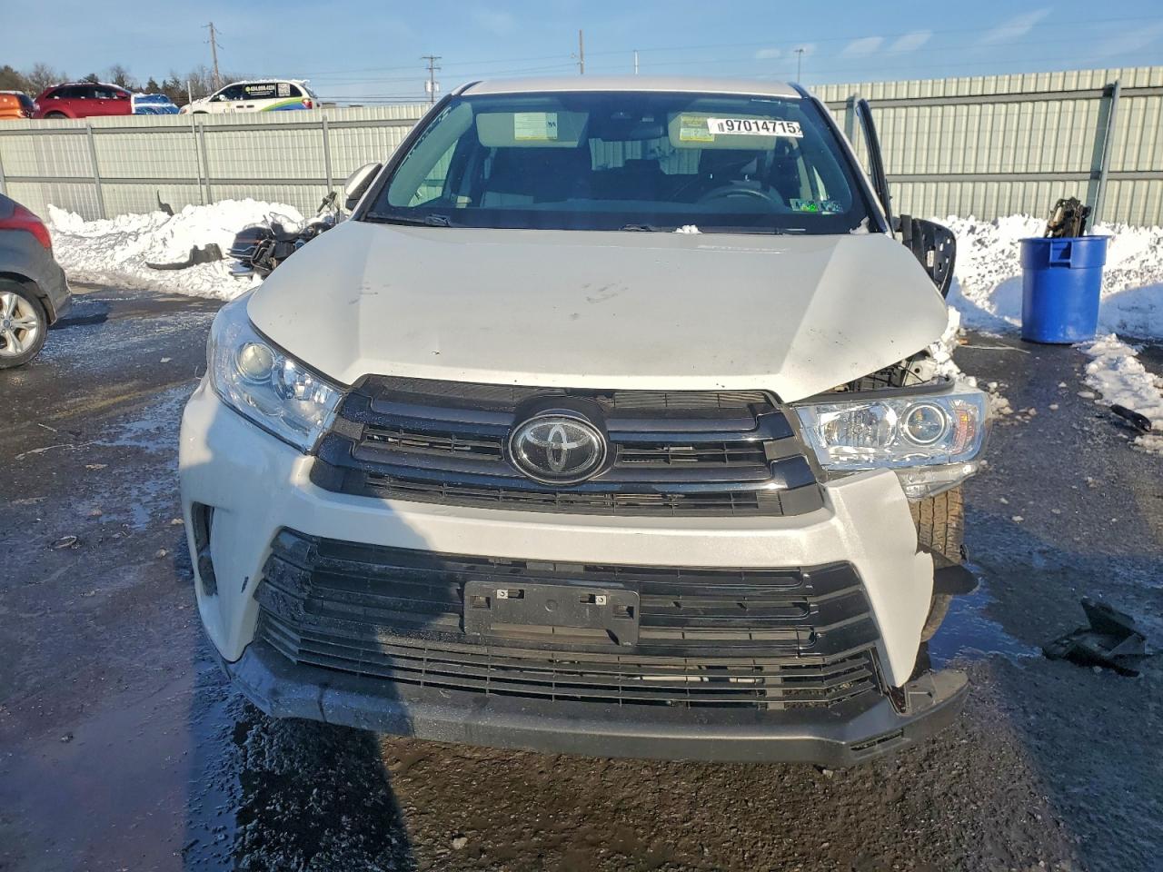 2018 TOYOTA HIGHLANDER LE photo 9