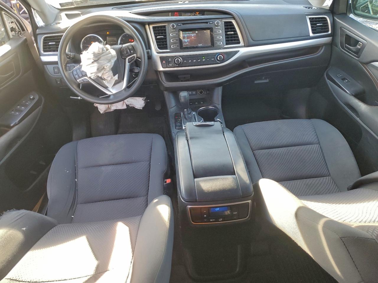 2018 TOYOTA HIGHLANDER LE photo 15
