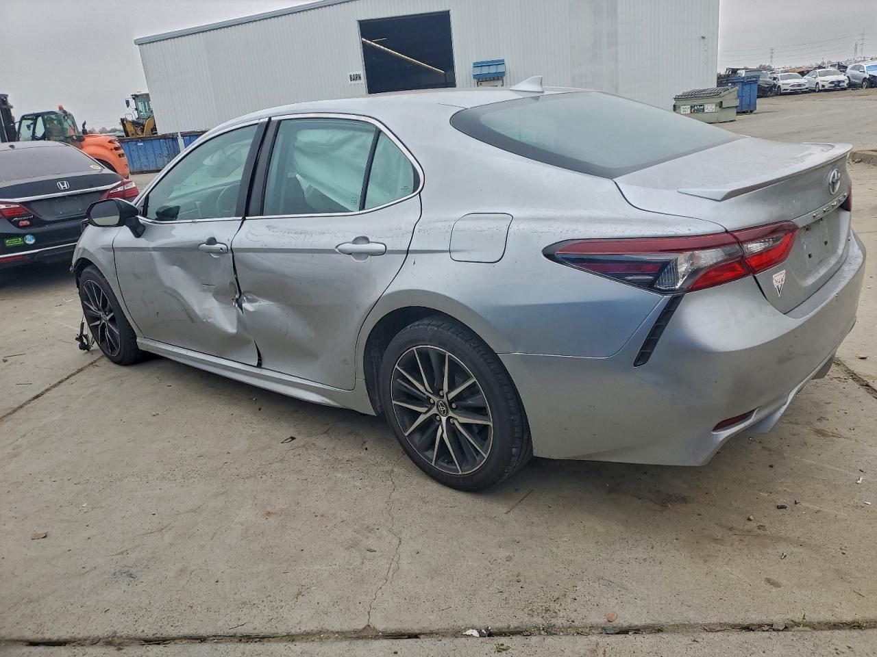 2021 TOYOTA CAMRY SE photo 2