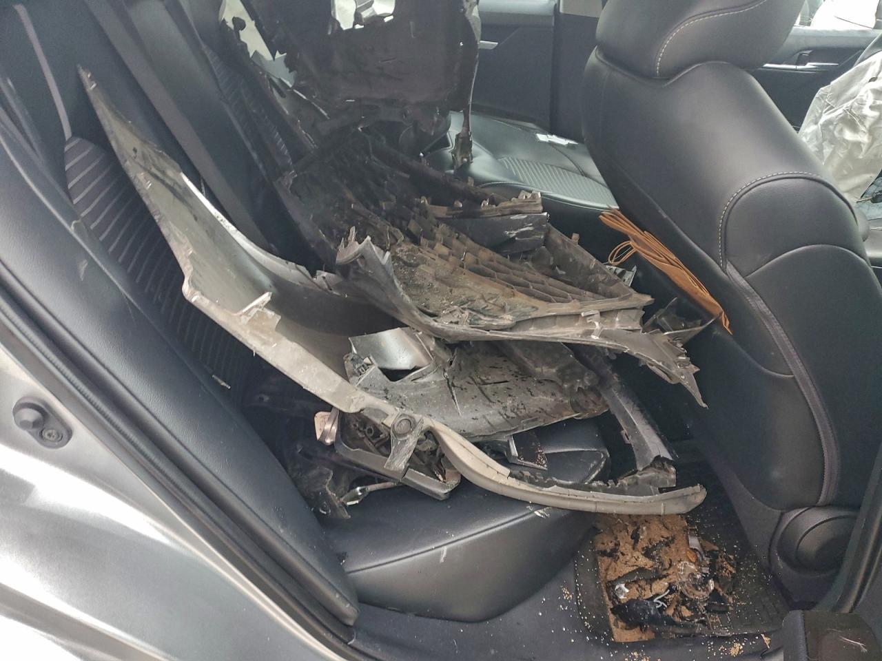 2021 TOYOTA CAMRY SE photo 10
