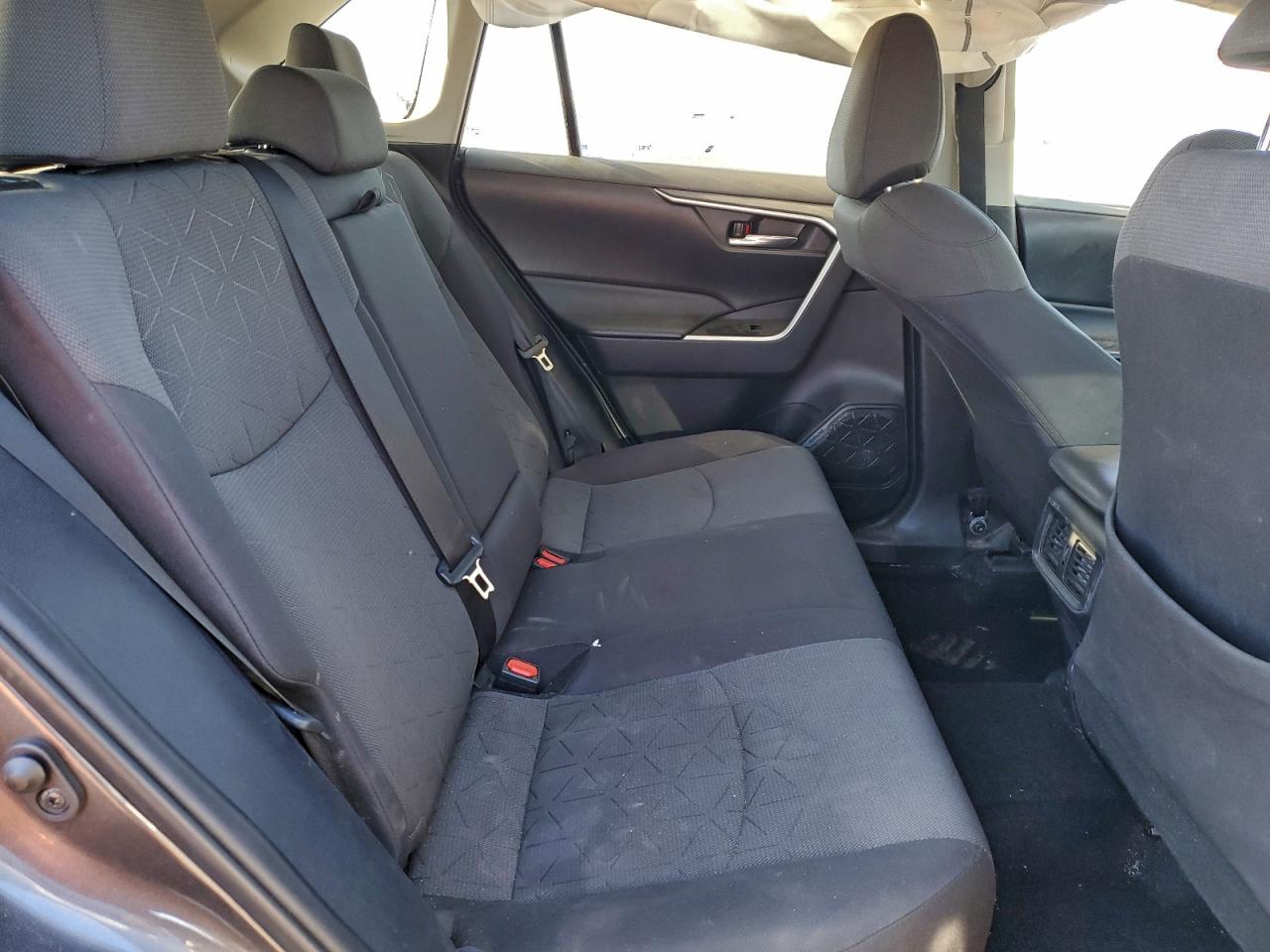 2021 TOYOTA RAV4 XLE photo 11