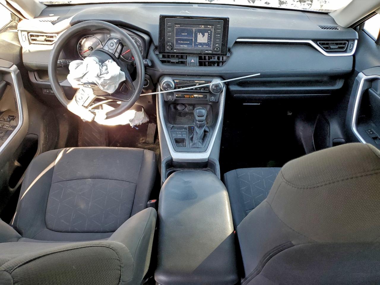 2021 TOYOTA RAV4 XLE photo 8