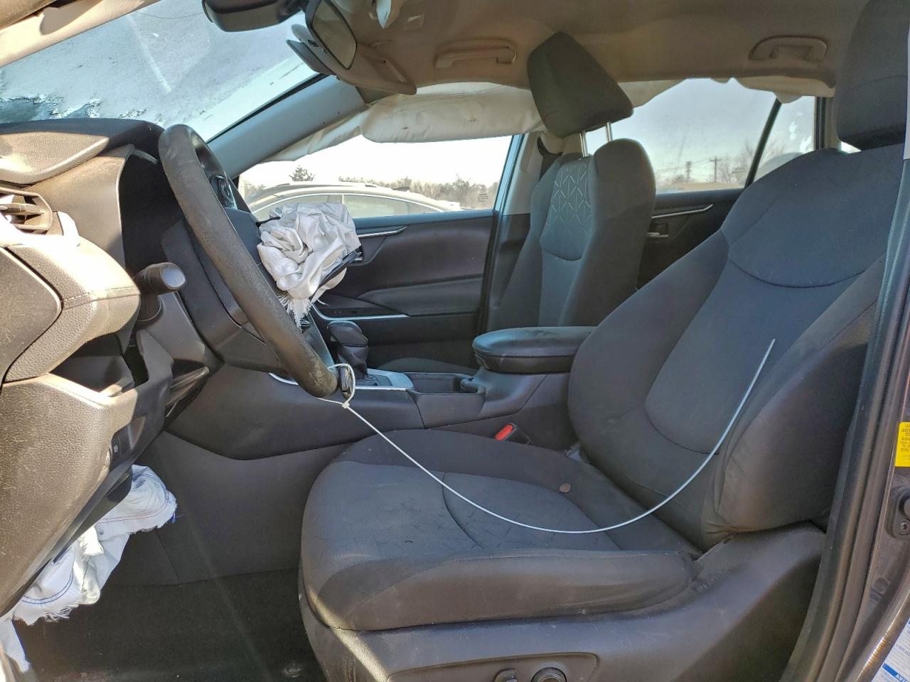 2021 TOYOTA RAV4 XLE photo 7