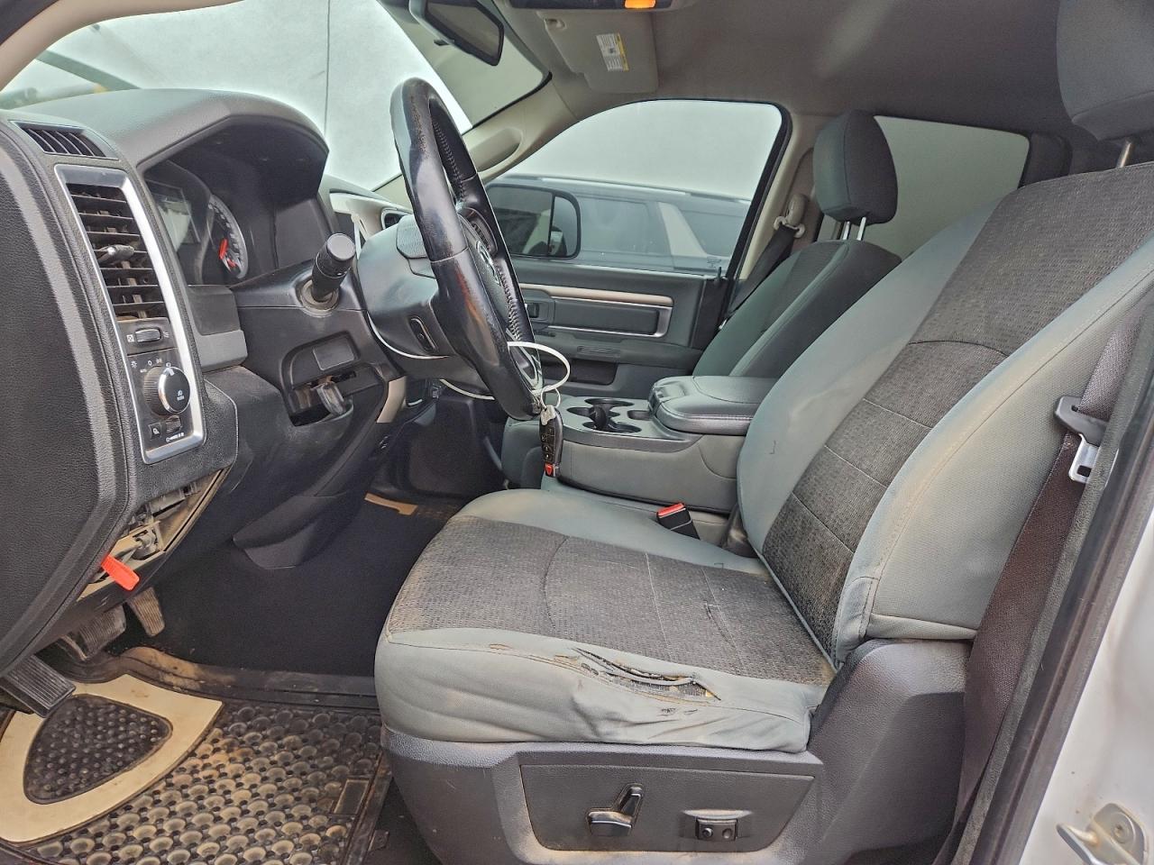 2014 RAM 1500 SLT photo 13