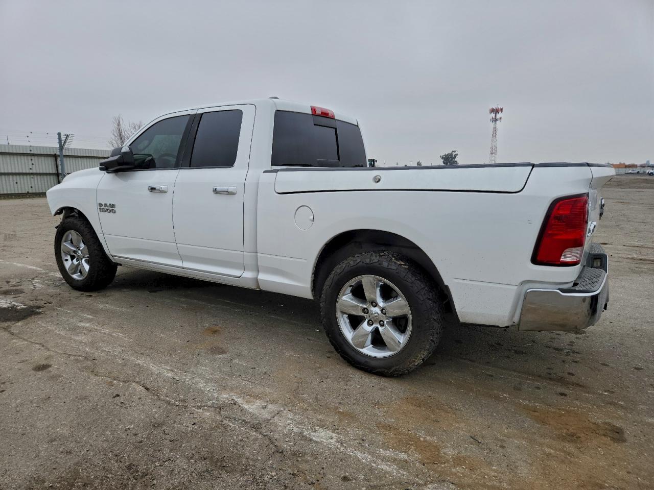 2014 RAM 1500 SLT photo 3