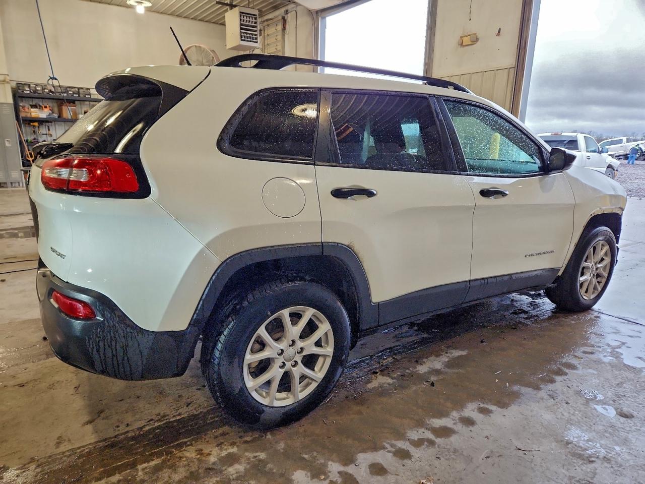 2016 JEEP CHEROKEE SPORT photo 3