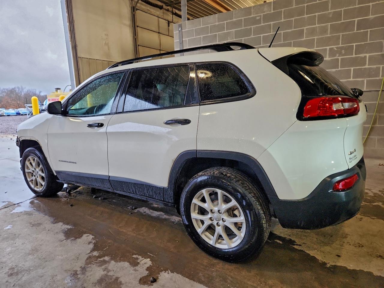 2016 JEEP CHEROKEE SPORT photo 2