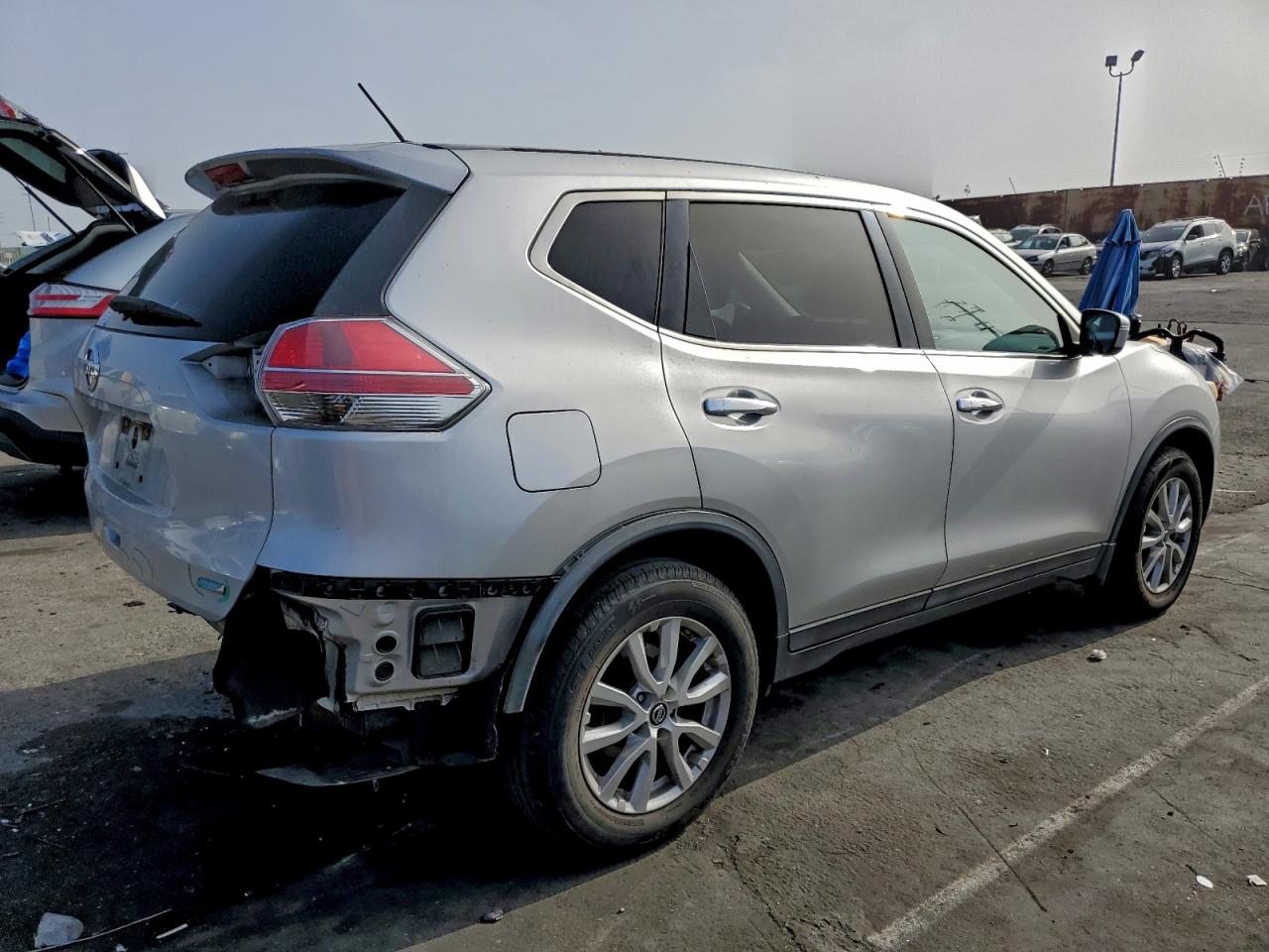 2014 NISSAN ROGUE S photo 5