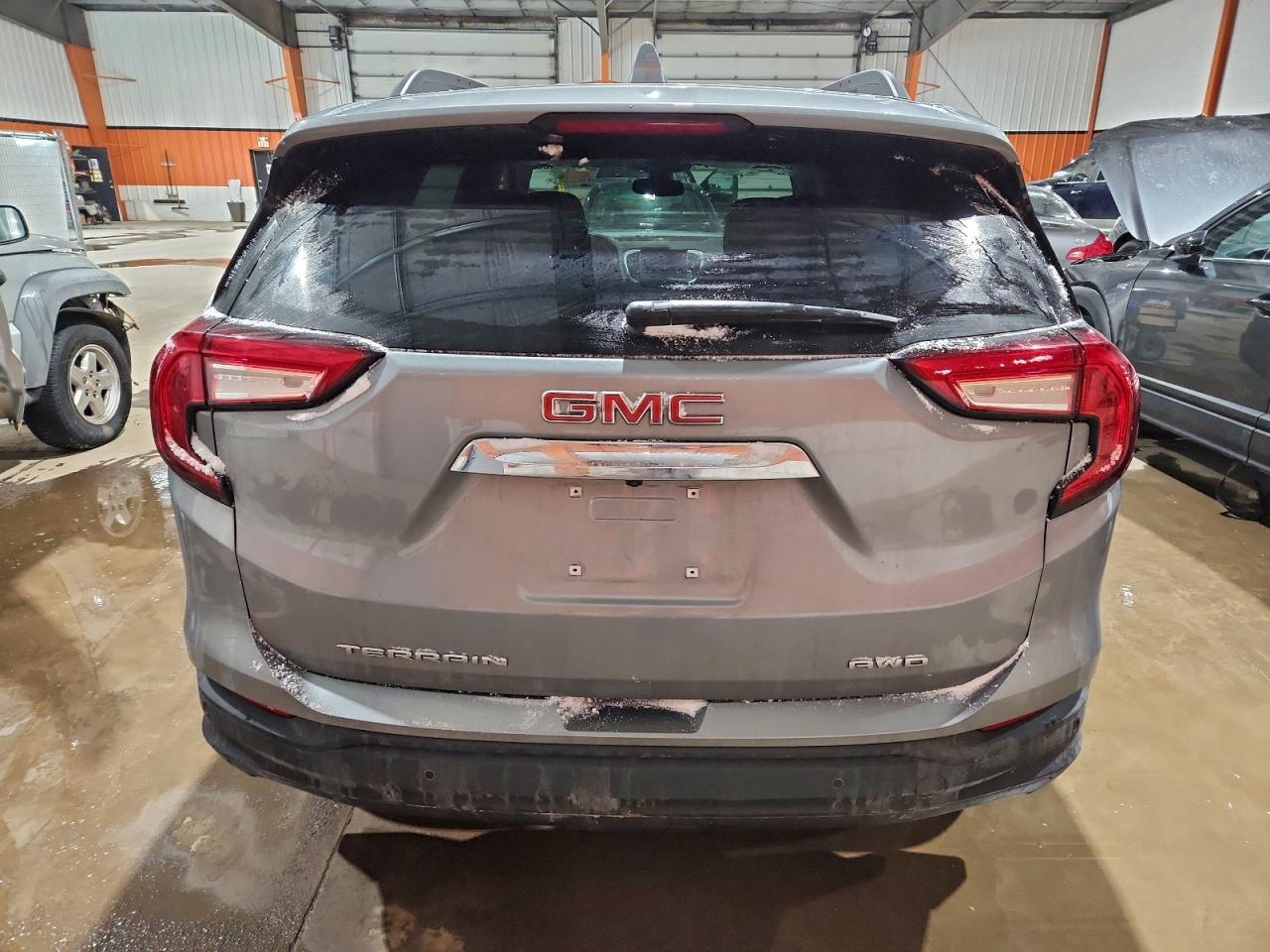 2024 GMC TERRAIN SLE photo 6
