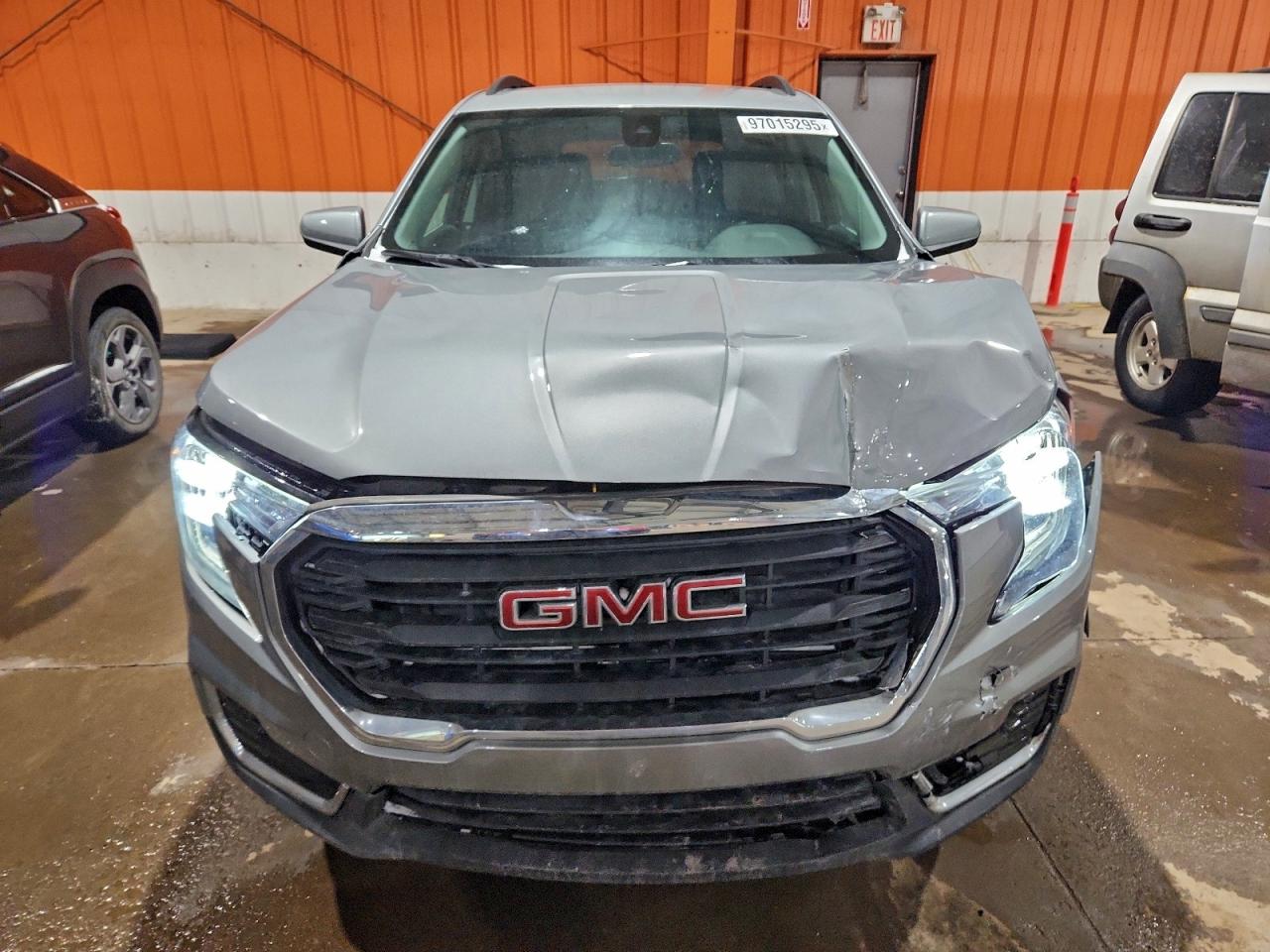 2024 GMC TERRAIN SLE photo 5