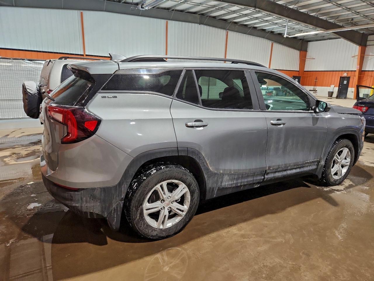 2024 GMC TERRAIN SLE photo 3
