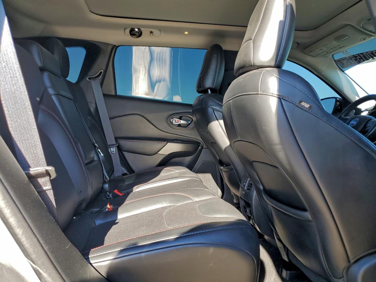 2019 JEEP CHEROKEE TRAILHAWK photo 11
