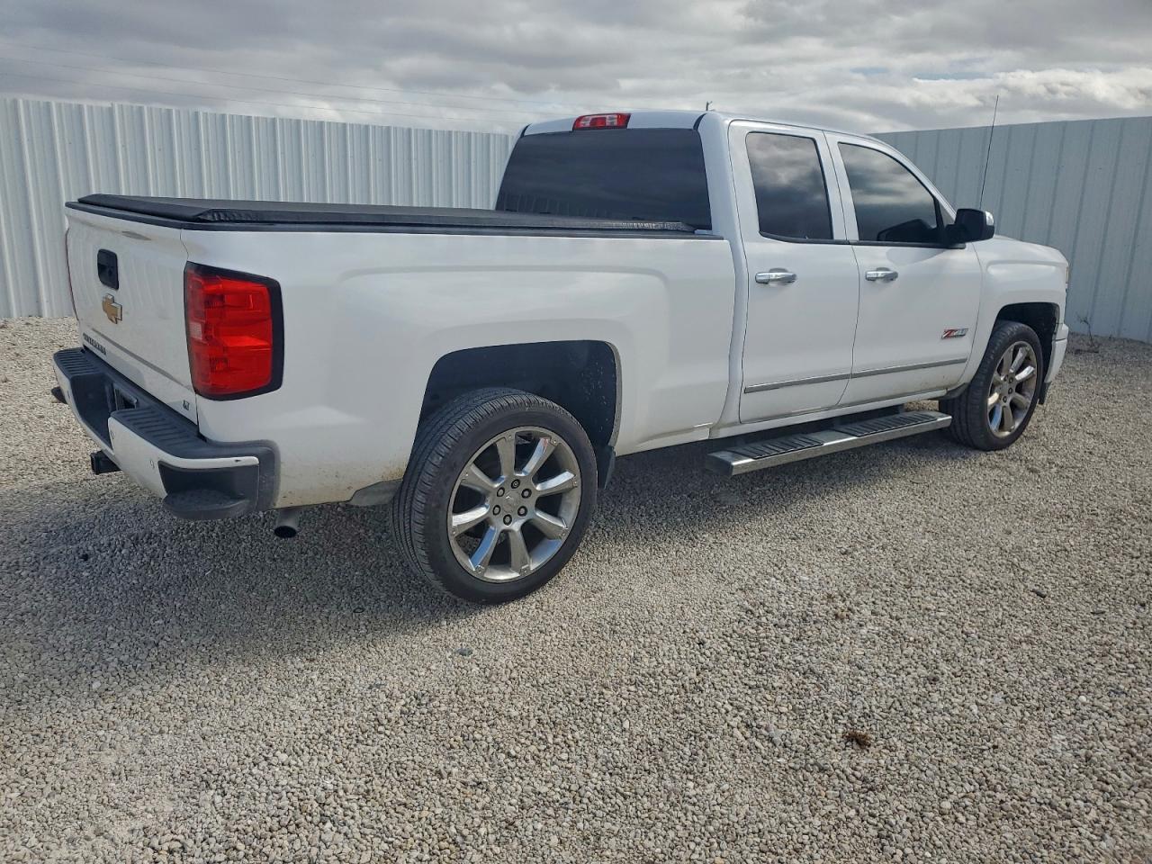 2015 CHEVROLET SILVERADO K1500 LT photo 3