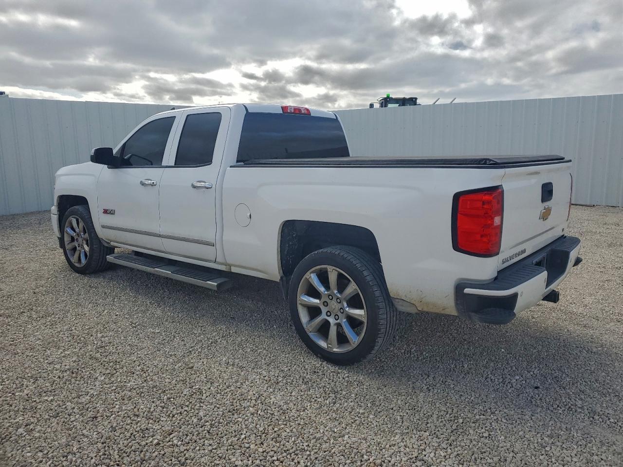 2015 CHEVROLET SILVERADO K1500 LT photo 2