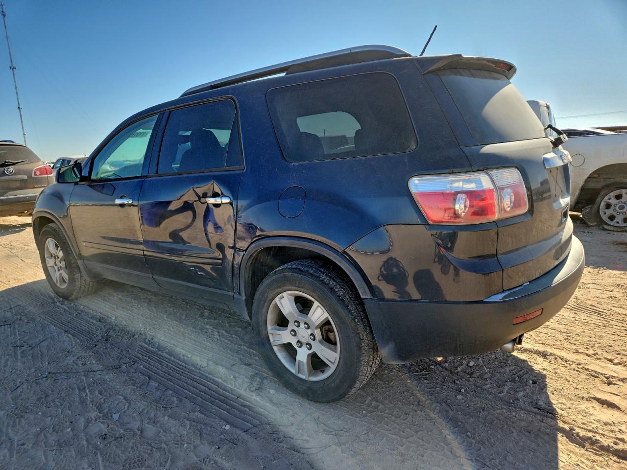 2009 GMC ACADIA SLE photo 2