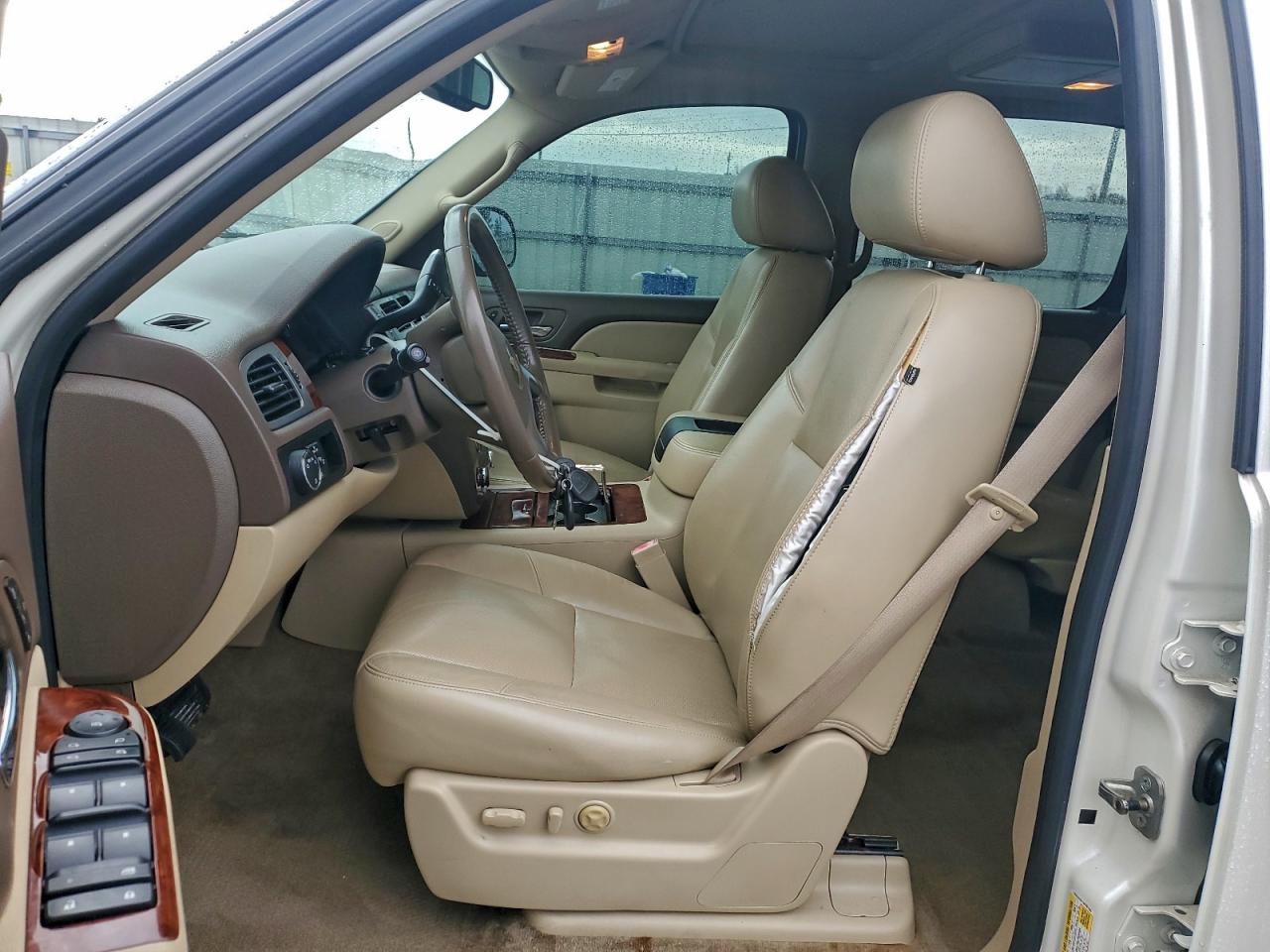 2011 CHEVROLET SUBURBAN C1500 LTZ photo 7
