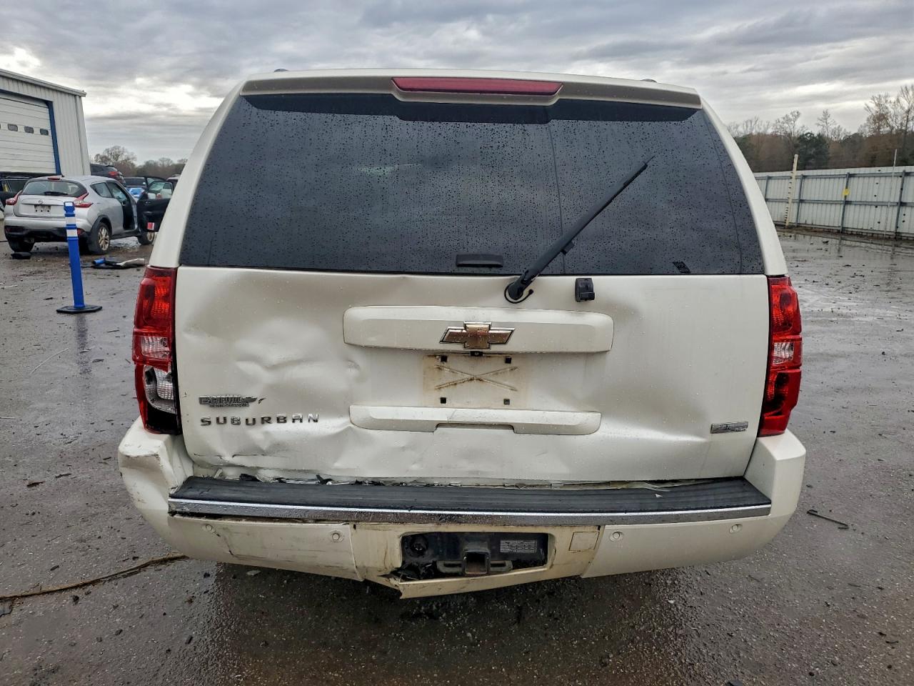 2011 CHEVROLET SUBURBAN C1500 LTZ photo 6