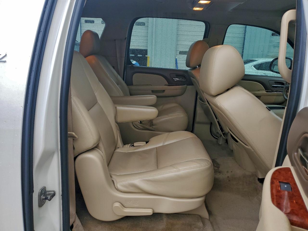 2011 CHEVROLET SUBURBAN C1500 LTZ photo 11