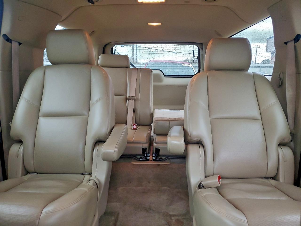 2011 CHEVROLET SUBURBAN C1500 LTZ photo 10