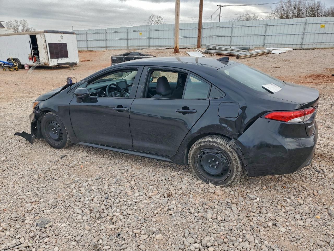2022 TOYOTA COROLLA LE photo 3