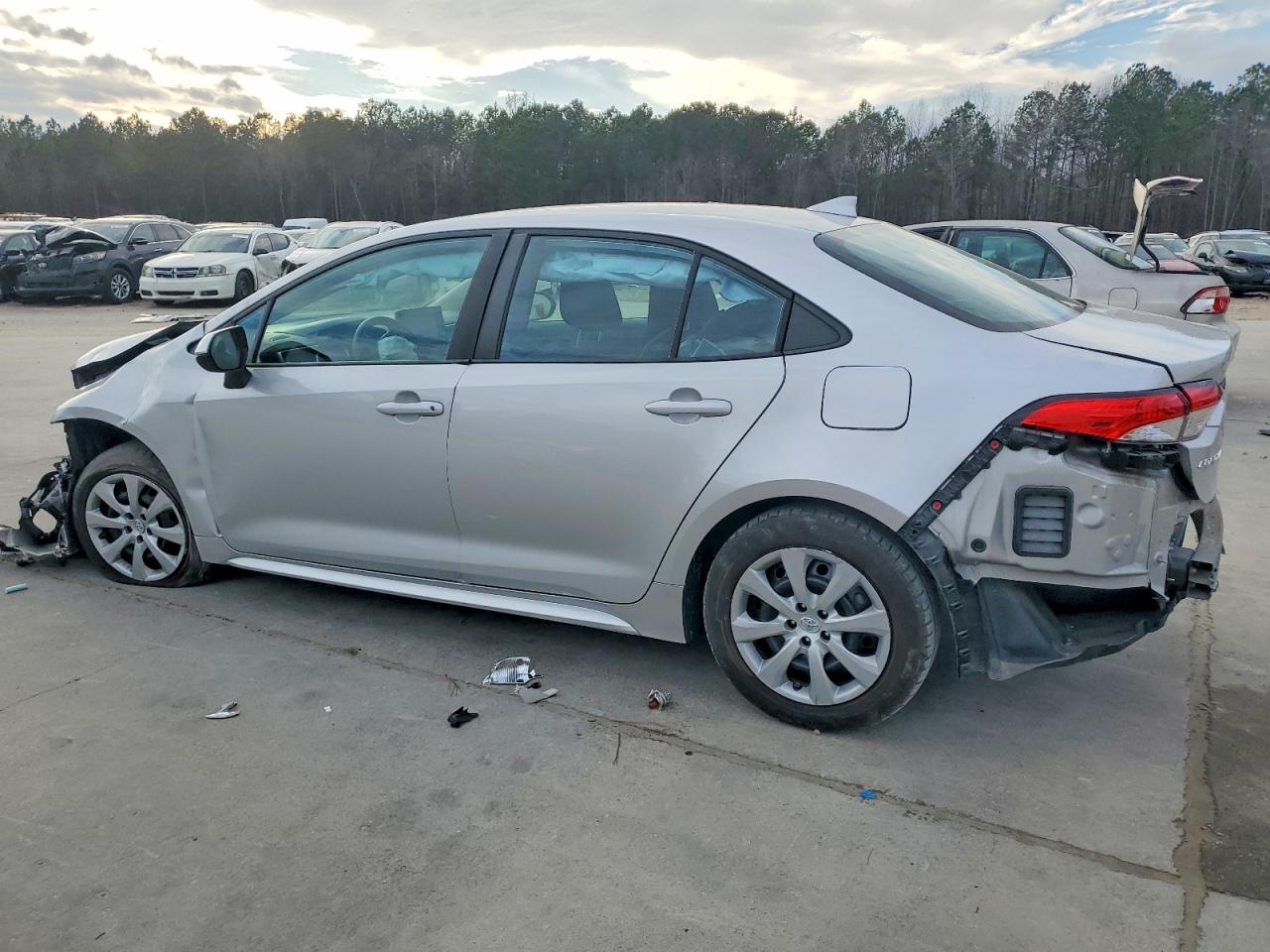 2022 TOYOTA COROLLA LE photo 2