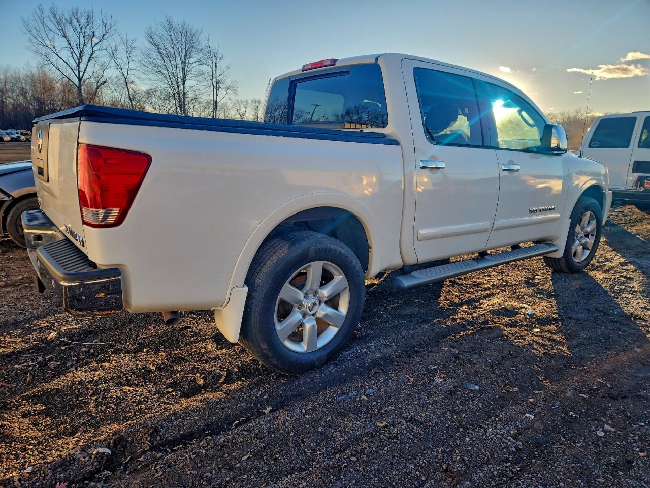 2011 NISSAN TITAN S photo 3
