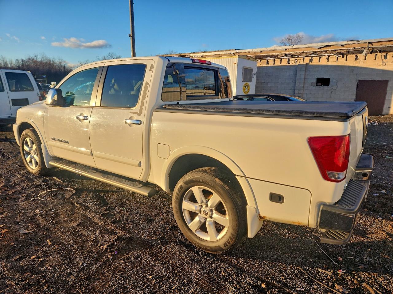 2011 NISSAN TITAN S photo 2