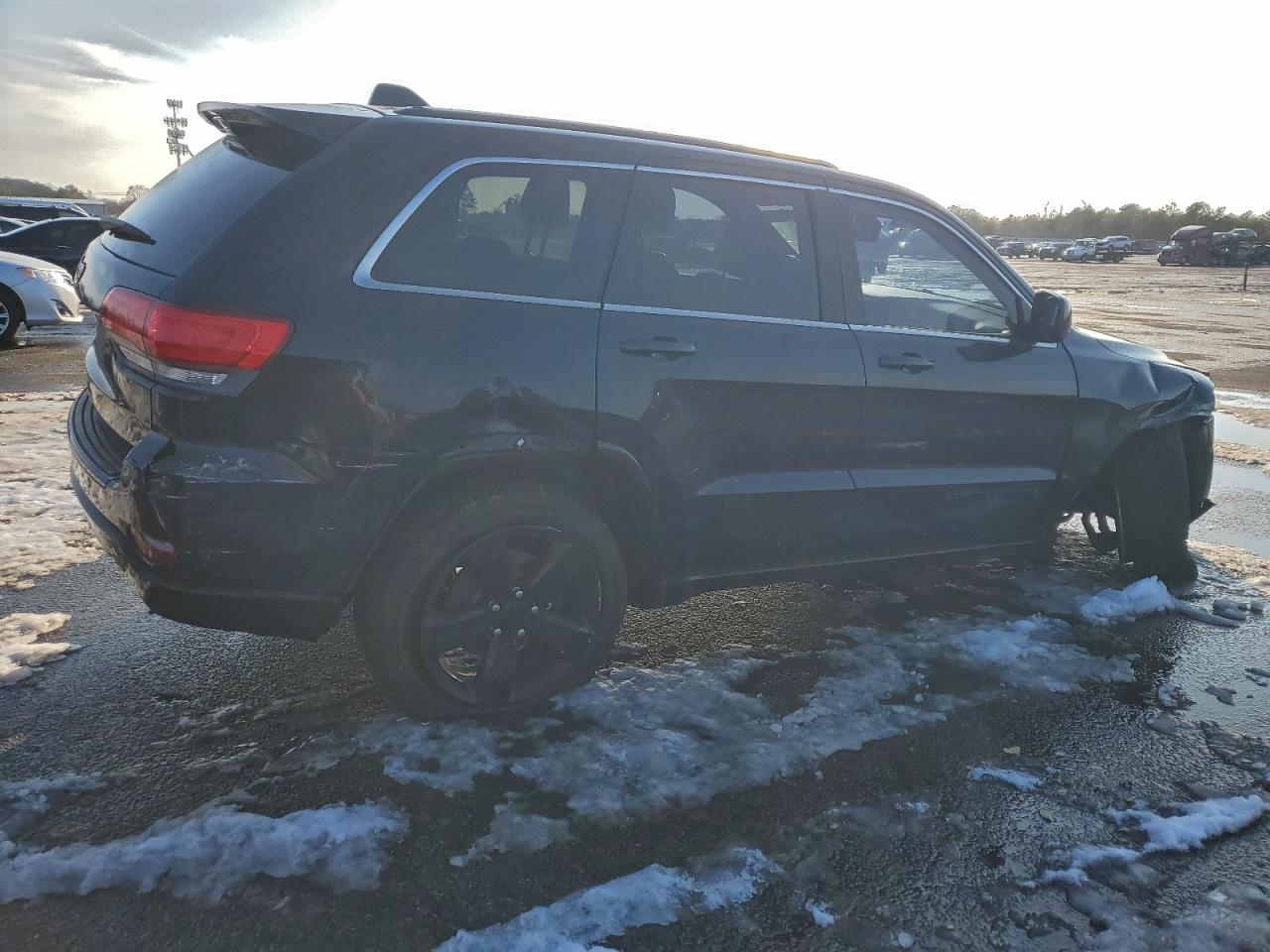 2015 JEEP GRAND CHEROKEE LAREDO photo 3