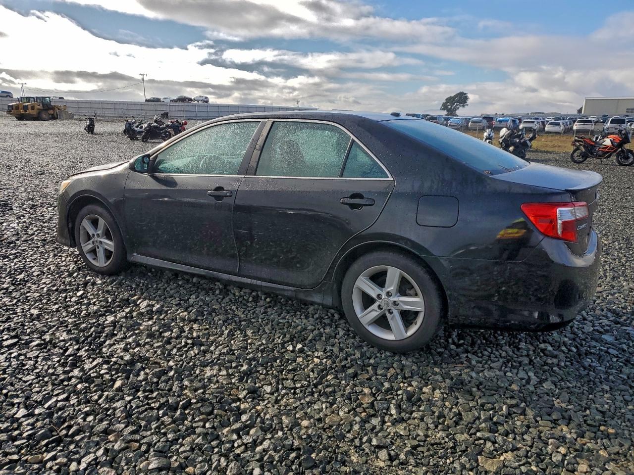 2012 TOYOTA CAMRY BASE photo 3