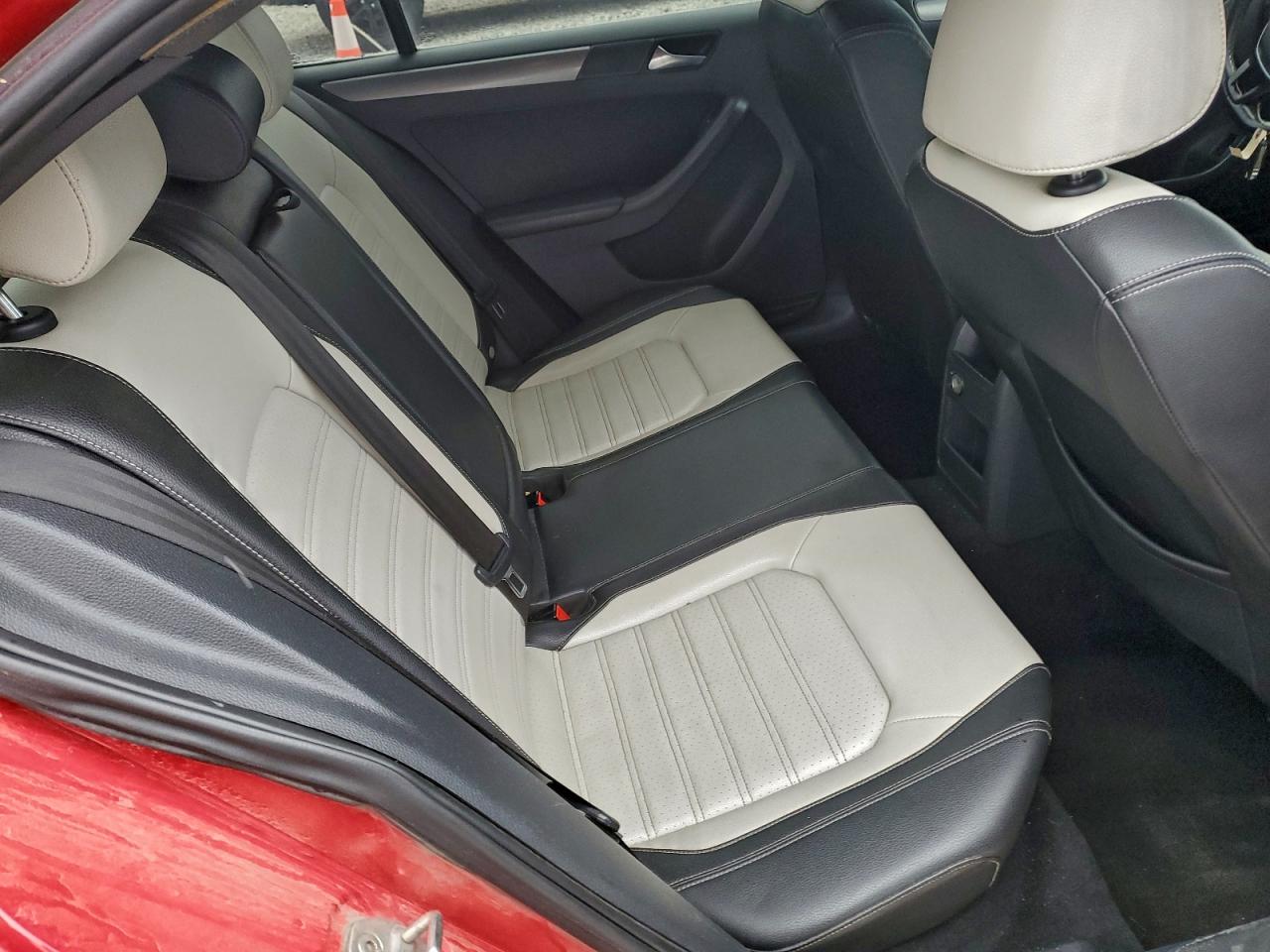 2016 VOLKSWAGEN JETTA SPORT photo 10