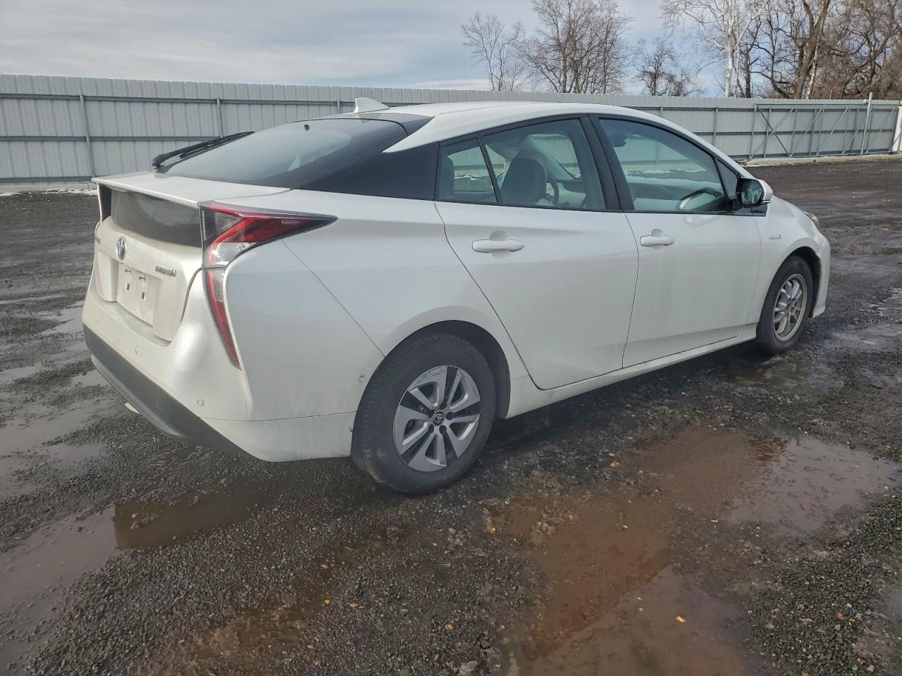 2018 TOYOTA PRIUS photo 3