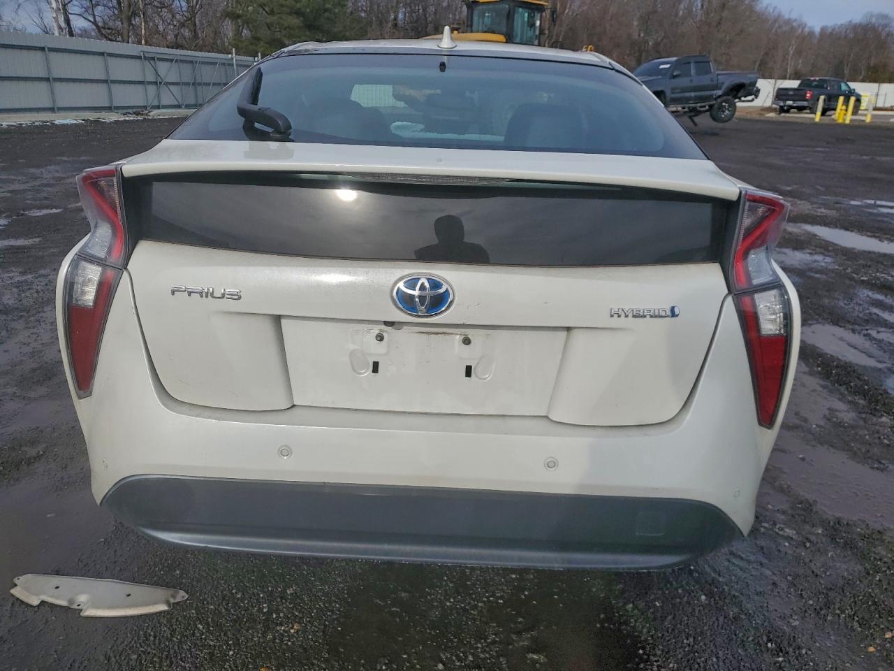 2018 TOYOTA PRIUS photo 6