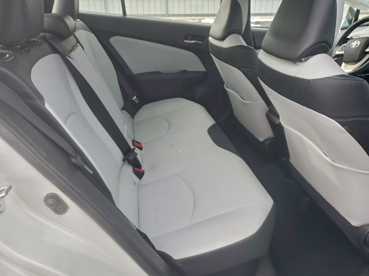 2018 TOYOTA PRIUS photo 10
