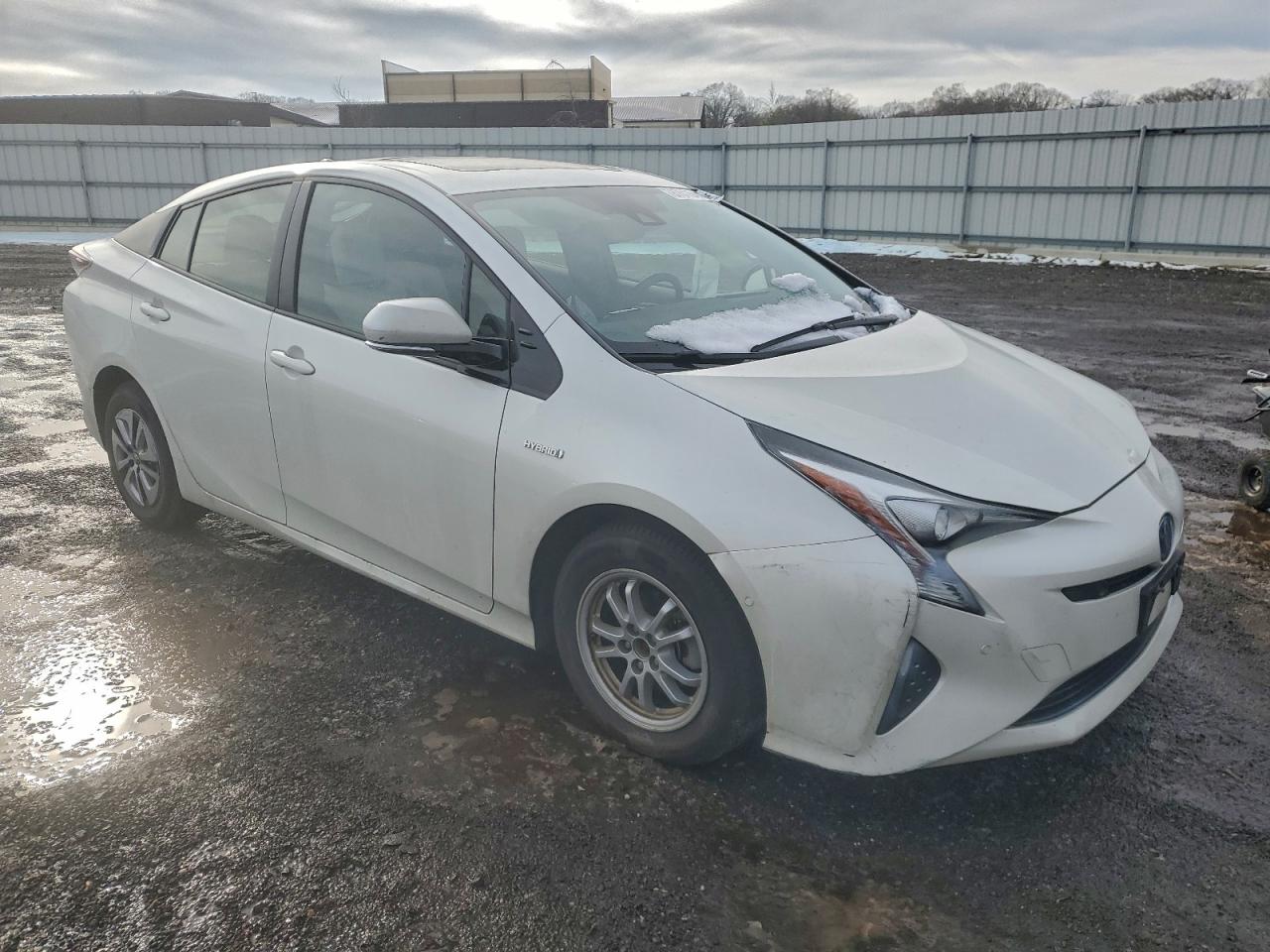 2018 TOYOTA PRIUS photo 4
