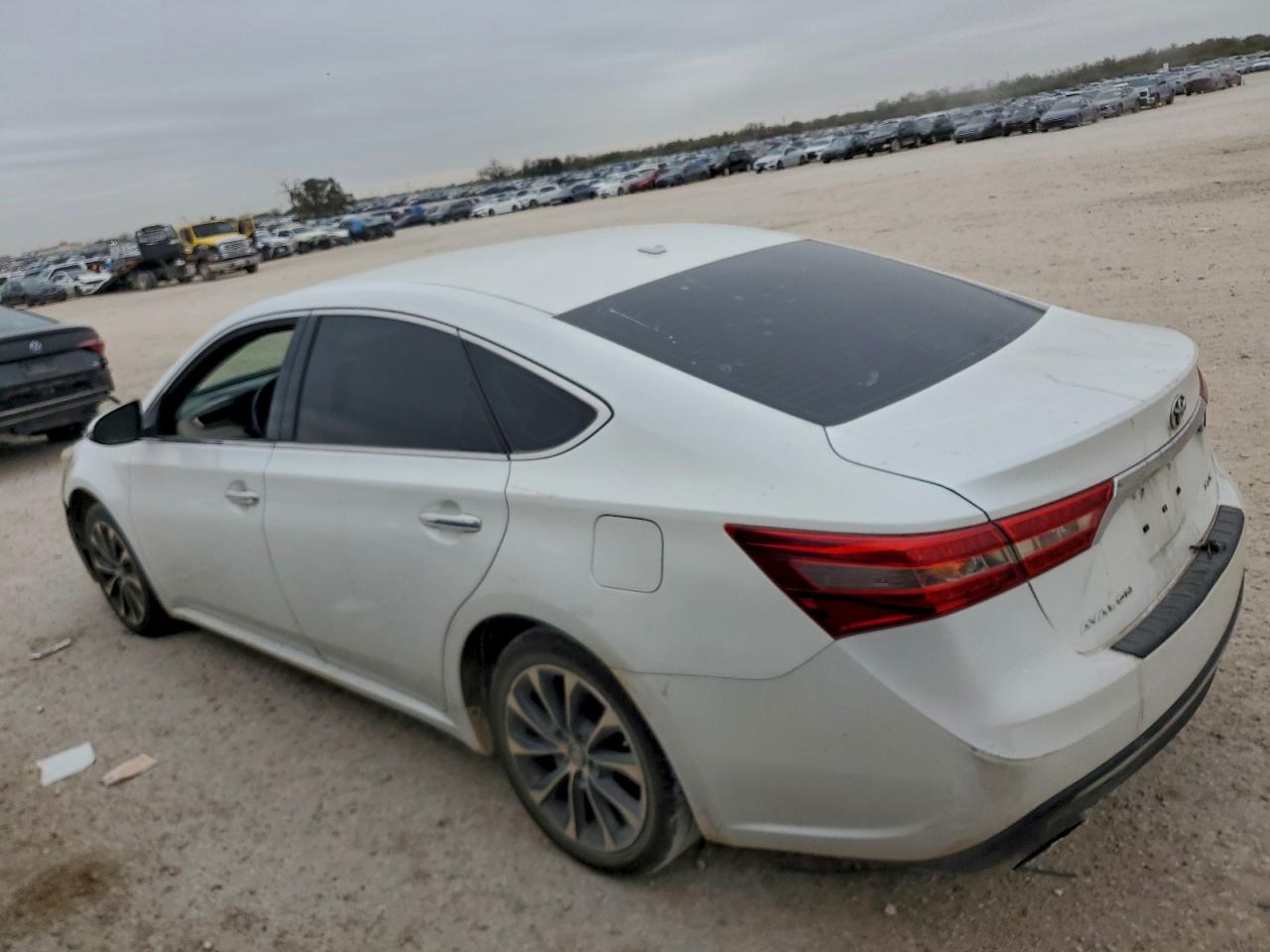 2016 TOYOTA AVALON XLE photo 3