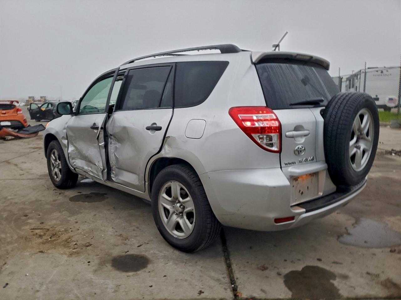 2010 TOYOTA RAV4 photo 2