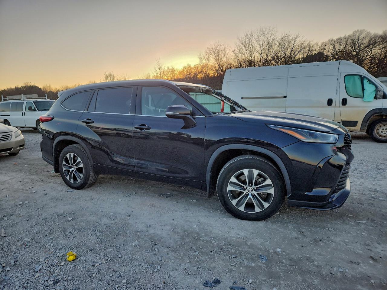 2021 TOYOTA HIGHLANDER XLE photo 4