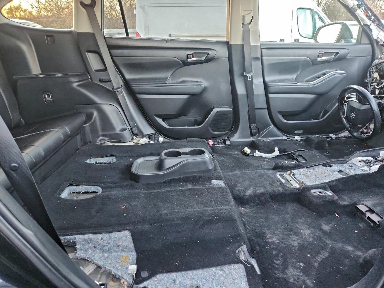 2021 TOYOTA HIGHLANDER XLE photo 11