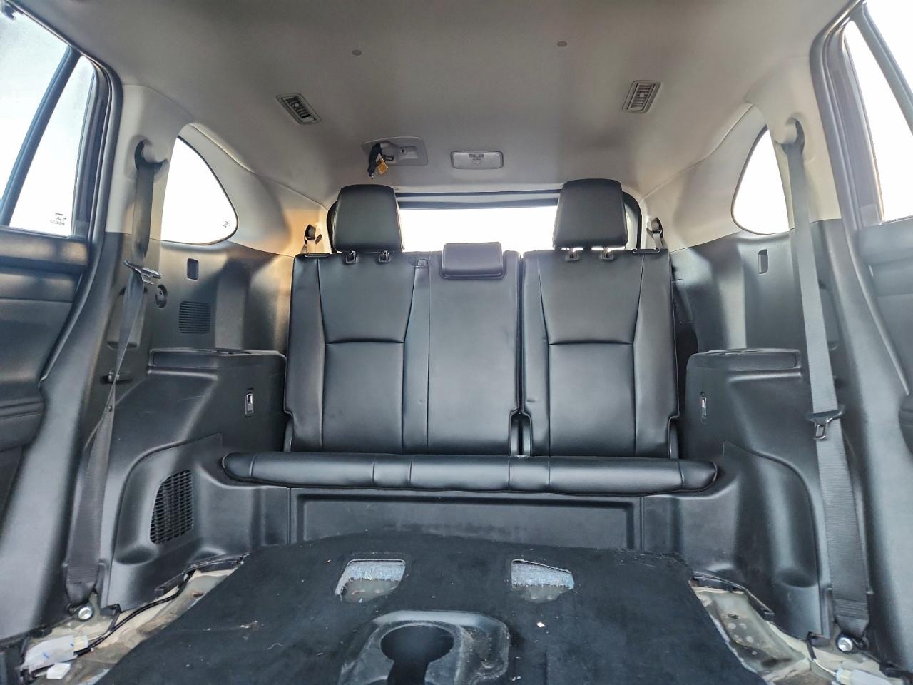 2021 TOYOTA HIGHLANDER XLE photo 10