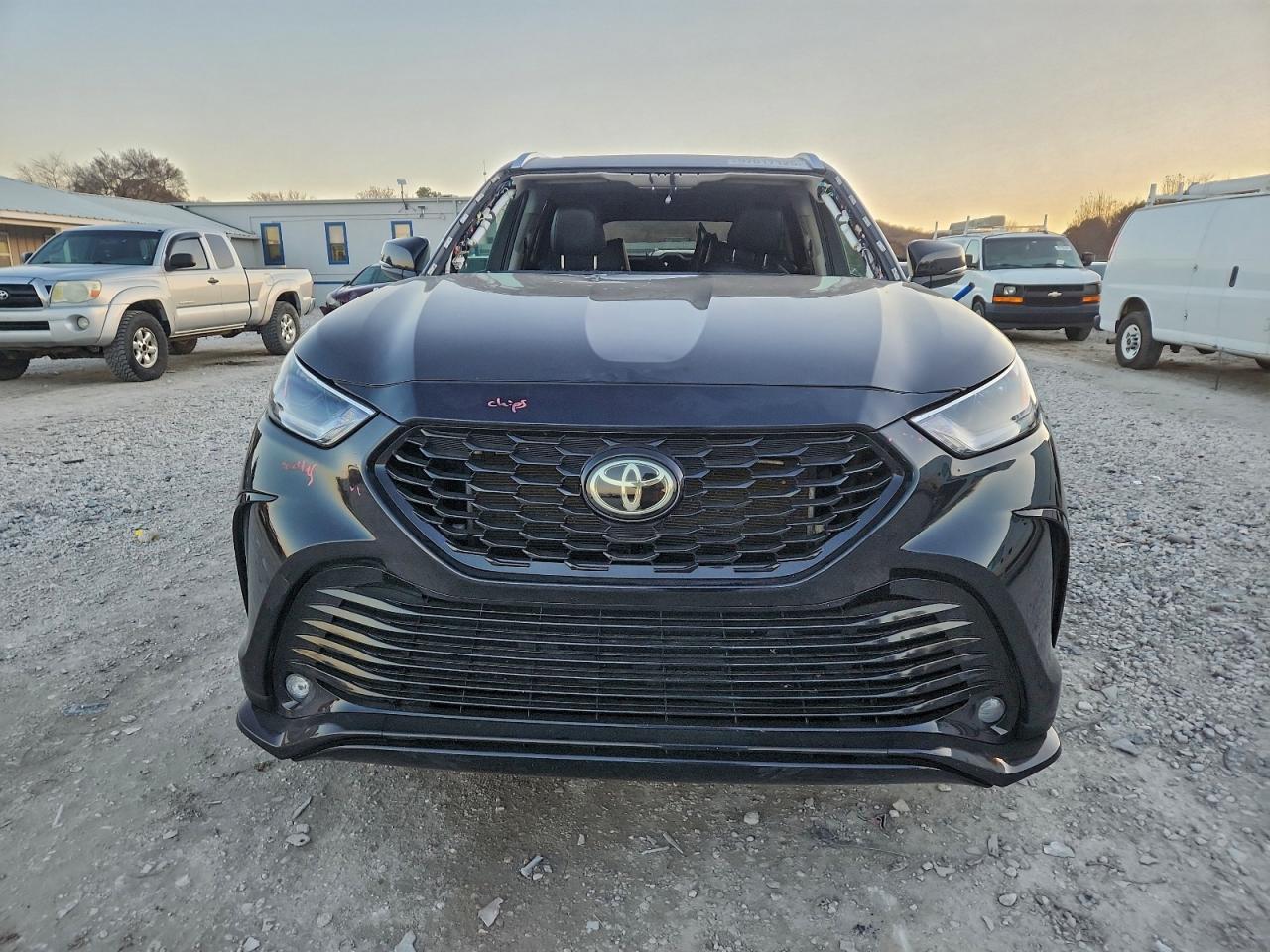 2021 TOYOTA HIGHLANDER XLE photo 5