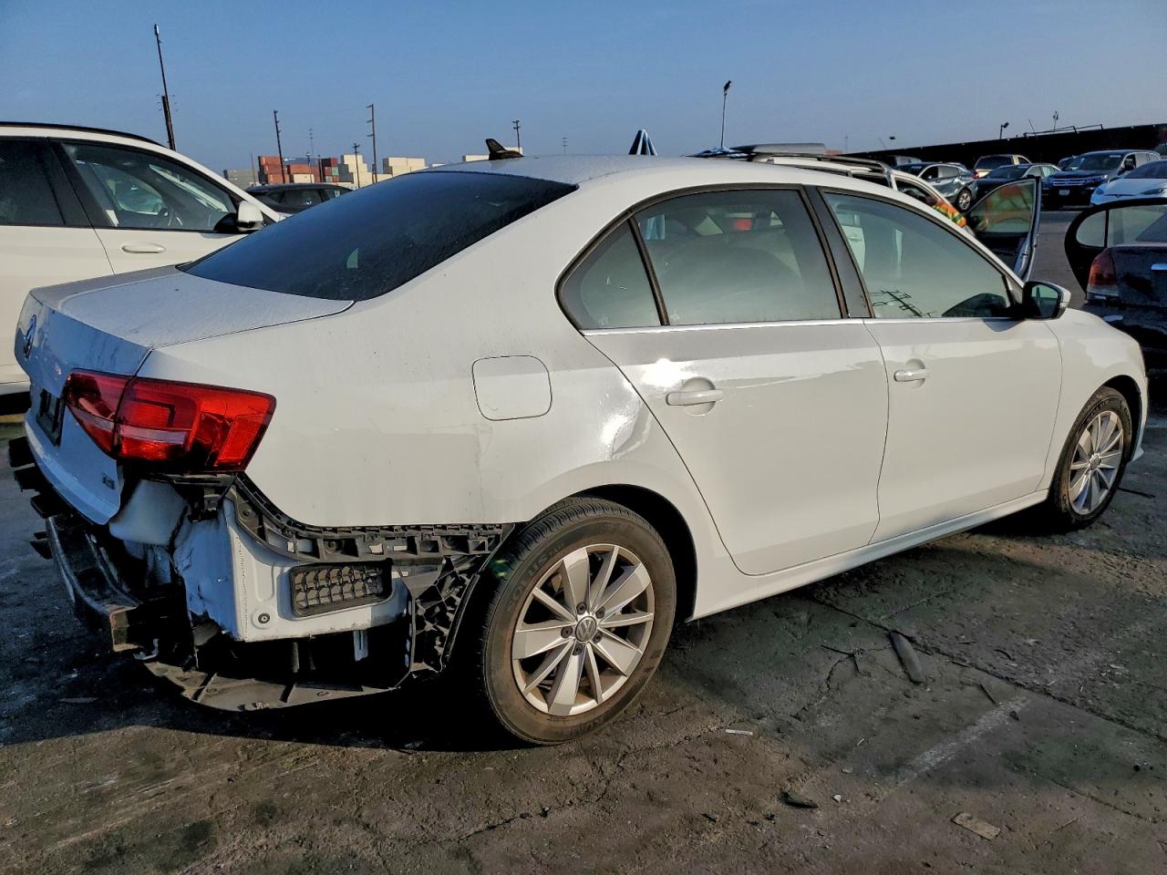2015 VOLKSWAGEN JETTA SE photo 3