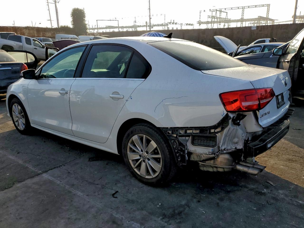 2015 VOLKSWAGEN JETTA SE photo 2