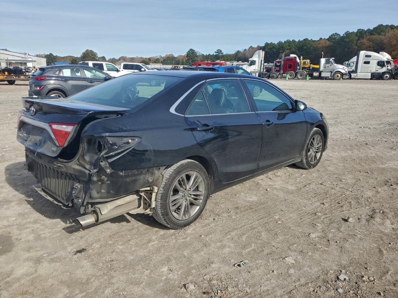 2017 TOYOTA CAMRY LE photo 5