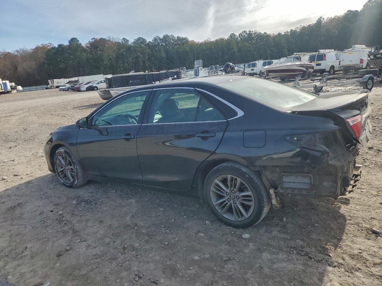 2017 TOYOTA CAMRY LE photo 3
