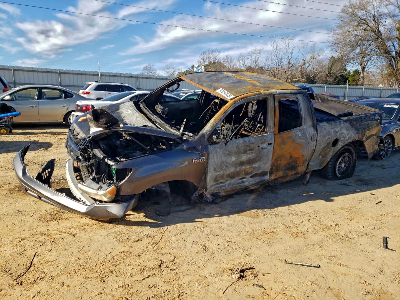 2011 TOYOTA TUNDRA DOUBLE CAB SR5 — BURN damage — photo 1