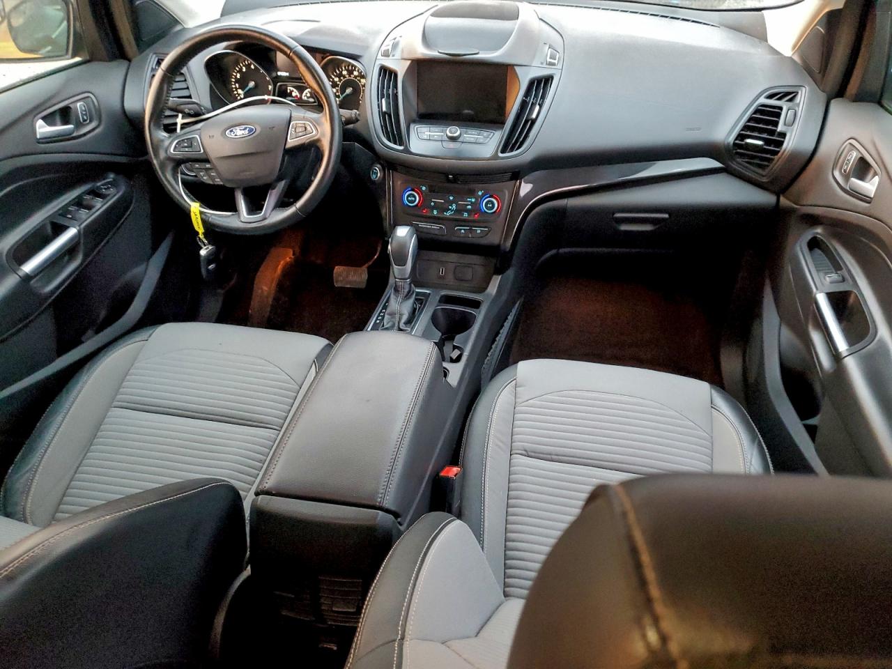 2019 FORD ESCAPE SE photo 8