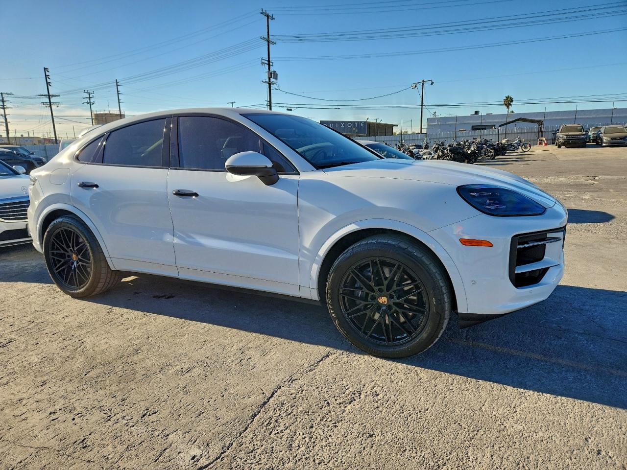 2024 PORSCHE CAYENNE COUPE photo 4