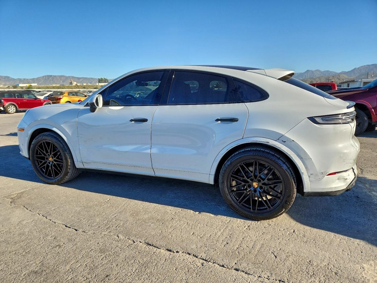 2024 PORSCHE CAYENNE COUPE photo 2