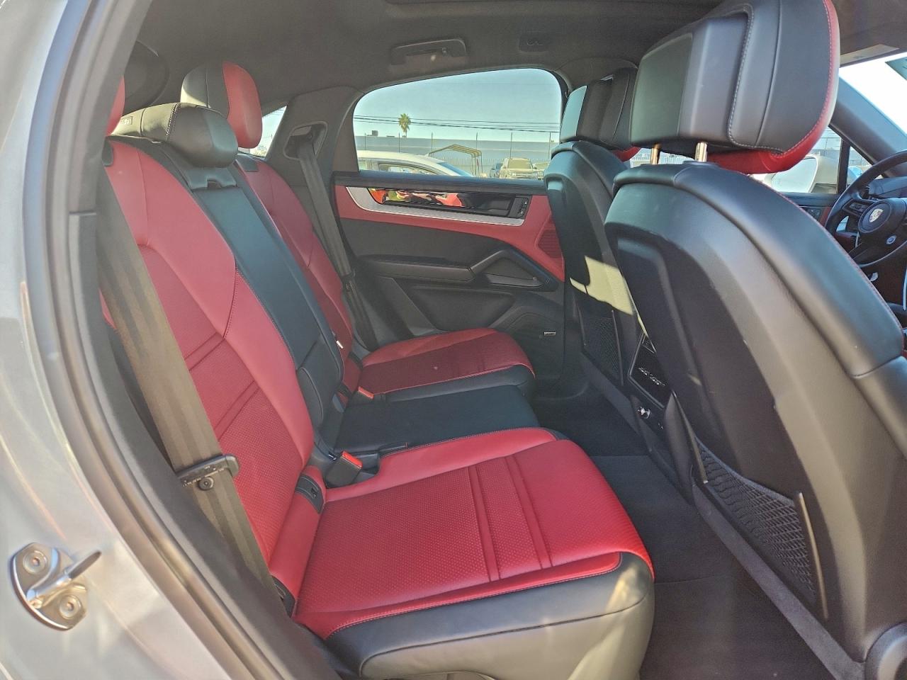 2024 PORSCHE CAYENNE COUPE photo 11