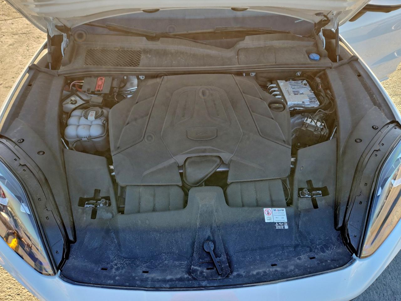 2024 PORSCHE CAYENNE COUPE photo 12